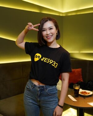 Jia Hui Siau Instagram - Ready for a battle btw the top Chinese radio stations!

玩得尽兴最重要！😘

Swipe to the last pix to see my face when I scored a point for my team during the last round! *laughterguaranteed*

#我不是老鼠屎 #声霸决战 @yes933 @love972fm 

P.S. Snippets of the match would be out soon on TV & social media. Stay tuned!