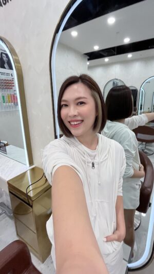 Jia Hui Siau Instagram - PEEKABOO 👋🏻 

Hello, my new hair colour 😎 

@sv_priscillialoo @salonvimstylehouse 

#hair #hairstyle #haircolor #haircolour #hairoftheday #hairofinstagram