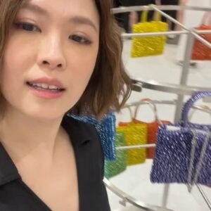 Jia Hui Siau Instagram - An afternoon admiring beautifully-handcrafted @anteprimaofficial bags & meeting the creative director of the brand @izumianteprima ❤️

Such a pleasure to be at the opening! 

#ANTEPRIMA #ANTEPRIMASingapore #ANTEPRIMAWIREBAG #WIREBAG #Handcrafted

Hairstyling: @sv_priscillialoo @salonvimstylehouse