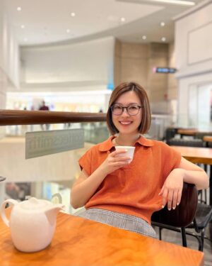 Jia Hui Siau Instagram - New top! Because so many ppl commented that I look good in 🍊 (cue: @yes933 TVC)

New specs! 因为… 要把人性看清楚！🧐😂

感同身受吗？Same sentiments? 😝