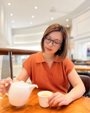 Jia Hui Siau Instagram - New top! Because so many ppl commented that I look good in 🍊 (cue: @yes933 TVC)

New specs! 因为… 要把人性看清楚！🧐😂

感同身受吗？Same sentiments? 😝
