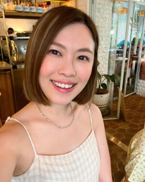 Jia Hui Siau Instagram - One decade of knowing each other, and our 结晶 now does this before the anniversary dinner 🤷🏻‍♀️ (swipe to see the last pic)

Anyway, I’ve always loved the ravioli here! The seasonal miso salmon w rosti was really good too! 🍽️ Definitely not a fan of the pesto salad though. Dessert was 🍊 caramel pudding~

Meanwhile, any suggestions where I can go to 砍 Mr T多一点 for the next occasion? 💸

#AnniversaryDinner #认识十年了 #OMG
#sgfood #sgcafe #sgig #singapore