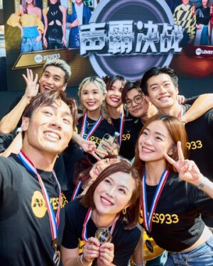 Jia Hui Siau Instagram - Ready for a battle btw the top Chinese radio stations!

玩得尽兴最重要！😘

Swipe to the last pix to see my face when I scored a point for my team during the last round! *laughterguaranteed*

#我不是老鼠屎 #声霸决战 @yes933 @love972fm 

P.S. Snippets of the match would be out soon on TV & social media. Stay tuned!