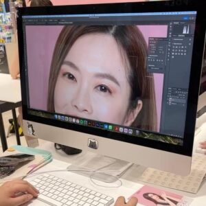 Jia Hui Siau Instagram - The qns is: 到底修了多少？😂

Random photoshoot at an event, and I was shown various poses/pix of Korean celebrities as inspiration!

Next qns: 我有希望进军韩国吗？🤣

(Swipe to see the BEFORE pix~)