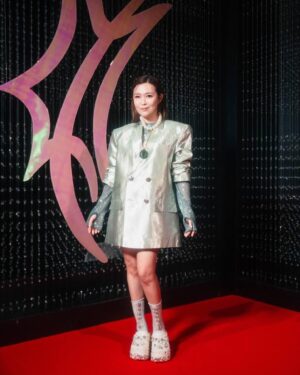 Jia Hui Siau Instagram - Thank you for always believing in me! 谢谢你们不断为我投票！除了感谢，还是感谢！🙏🏼🙏🏼 

Thank you to everyone who has supported and helped me in every way possible! 我爱你们！🫰🏼🫰🏼

#StarAwards2024 #红星大奖2024 #mediacorpStarAwards2024

Styling | @misterkovit 
Outfit | @moral_____ofthestory 
Shoes | @crocs.sg (Simone Rocha x Crocs)
Accessories | @swarovski 
Makeup | @themakeuproom_sg 
Hair | @salonvimstylehouse @sv_priscillialoo 
Face/Body | @nu.reflections @nu.reflectionsmedical
Photo | @cweijieeee