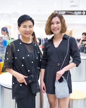 Jia Hui Siau Instagram - An afternoon admiring beautifully-handcrafted @anteprimaofficial bags & meeting the creative director of the brand @izumianteprima ❤️

Such a pleasure to be at the opening! 

#ANTEPRIMA #ANTEPRIMASingapore #ANTEPRIMAWIREBAG #WIREBAG #Handcrafted

Hairstyling: @sv_priscillialoo @salonvimstylehouse