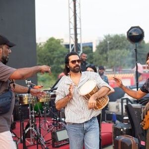 Jigar Saraiya Instagram - If you ever plan to attend a #sachinjigarlive concert, try catching the sound check session too, it’s generally an hour before the gig, we all really really have fun, and I think it’s a very a involved and honest musical session before the gig, sometimes we do sing and enjoy the songs that we don’t end up singing at the actual gig that day. See you all at sound checks too..
Pictures by @karanghoda  @karanghodapictures