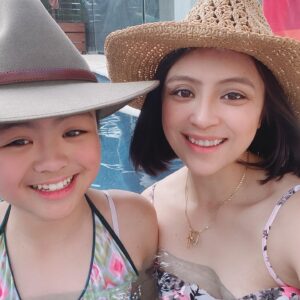 Jill Carissa Instagram - I’m so lucky and MORE THAN BLESSED to be loved by this 2 human being.. who always encourage me to achieve my dreams❤️❤️.. may 2022 brings joy to all my friends!! Stay safe and healthy.. GOD BLESS YOU ALL and HAPPY NEW YEAR🎉🎉🎉