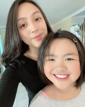 Jill Carissa Instagram - Ada yg seneng udah bisa jalan jalan ke rumah temen.. pemerintah disini udah mulai memberikan kelonggaran peraturan karena kasus Covid-19 sudah mulai mereda☺️. Tapi tetep koq harus tetap menjaga personal hygiene dan social distancing.  Happy karena bs ke rmh temen plus dimasakin Gado2 endes, cireng, sm bakwan goreng😄😄 #sesuatulho #indofood #indonesianfood #yummy #happytummy #friend #goodforsoul #happy #grateful