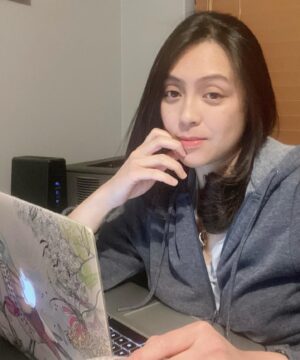 Jill Carissa Instagram - Hey kmu!! Selamat malam minggu!! Saya pacaran sama laptop dulu🙄🙄 #tugasnumpuk #semangat #malamminggukelabu #nursing #perjuangan #perjuanganbelumselesai #sebentarlagi