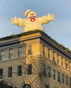 Jill Hennessy Instagram - I found him in the #westvillage …the streams have definitely been crossed. I would guess, though, that he is only seeking affection… #halloween #ghostbusters #staypuftmarshmallowman