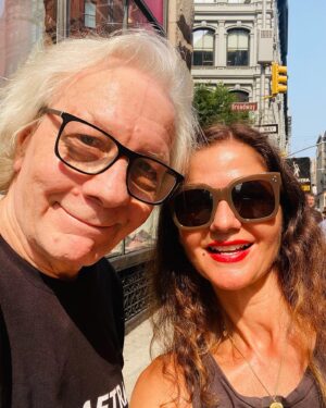 Jill Hennessy Instagram - Incredible show of support @sagaftra picket line on 19th & Broadway today with the sublime #jimkerr … #sagaftra #union #wgastrong #sagaftramembers @wgaeast @q1043 ❤️👍🏽🇺🇸