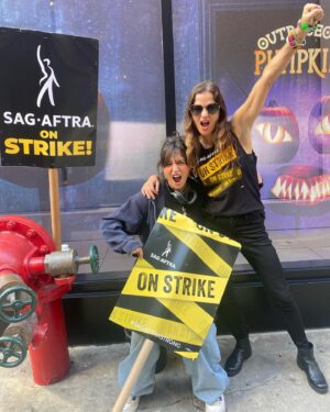 Jill Hennessy Instagram - #cityonahill is REPRESENTING @sagaftra #sagaftrastrike picket today!!! So happy to be with my TV daughter @thelucia & Taylor walking the line… @sonofsicilia #unionstrong @frecklysoprano1