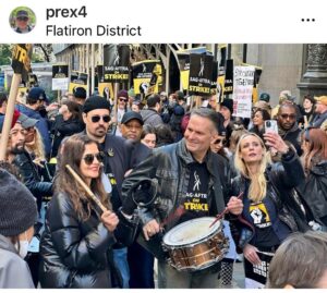 Jill Hennessy Instagram - #solidarity out in force. To @chrismichaelson_ who works night shifts to be on the line & loaned me a tambourine, brilliant @tommy.bayiokos , @junsuenaganyc @mrjclynch @themikedoyle @holderelizabeth @mssarahcatharinepaulson @zacharyquinto @oneoldog  @margomartindale @kellyaucoin77 ❤️👍🏽 thank you all for HOLDING THE LINE!!!! #sagaftrastrong #sagaftrastrike