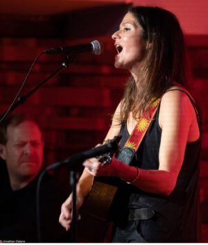 Jill Hennessy Instagram - What a night with some brilliant artists @citywinerynyc !! THANK YOU @toddedwardcaldwell @tingtingtino @scottccmartin @kennethshaw & SUPER SURPRISE GUEST @michaelleonhart . Big thanks to @mrjldphoto for the great shots. 🔥😘 #livemusicphotography #livemusic #citywinery