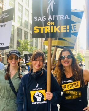 Jill Hennessy Instagram - #cityonahill is REPRESENTING @sagaftra #sagaftrastrike picket today!!! So happy to be with my TV daughter @thelucia & Taylor walking the line… @sonofsicilia #unionstrong @frecklysoprano1