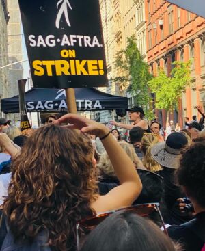 Jill Hennessy Instagram - Gotta shout some big love to #sagaftrastrike captains like #sueberch & all volunteers who have worked 83 days, rain or shine & have kept us inspired, informed & IN-TEMPO!!! GODSPEED brilliant ones!! @avis.boone @samantham01 @oroloroent