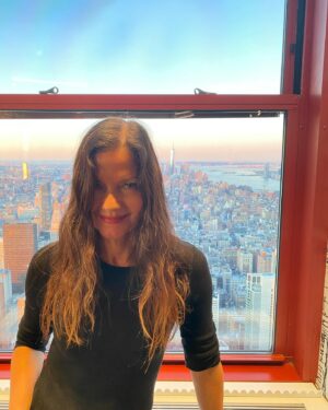 Jill Hennessy Instagram - Joyous celebration of Jim KERR’s 50th anniversary on air(longest running, on-air, morning NY radio host EVAH!!) with Jim & the legendary @gavinrossdale @bush @empirestatebldg … @q1043 & INCREDIBLE anniversary cakes by the always lovely Gerard & his son @fiorellodolce ❤️👏 #gavinrossdale #jimkerr