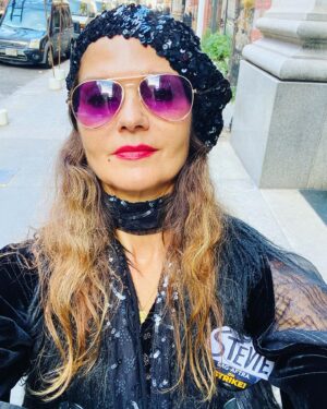 Jill Hennessy Instagram - Stevie on strike..one day longer my friends. Thanks to all who showed up & shared the love. #sagaftrastrongchallenge #sagaftrastrong @sagaftra #stevienicks btw…