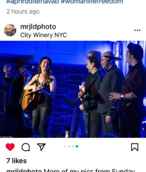 Jill Hennessy Instagram - What a night with some brilliant artists @citywinerynyc !! THANK YOU @toddedwardcaldwell @tingtingtino @scottccmartin @kennethshaw & SUPER SURPRISE GUEST @michaelleonhart . Big thanks to @mrjldphoto for the great shots. 🔥😘 #livemusicphotography #livemusic #citywinery