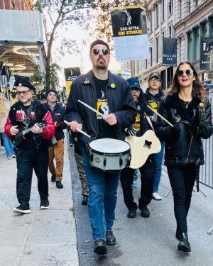 Jill Hennessy Instagram - Walking the line in support of our negotiating team… appreciate you. @sagaftra #sagaftrastrong @chrismichaelson_ @rfredux @dstevencohen @junsuenaganyc @richievdang Billy @mybigfatmouth @tommy.bayiokos  photo by @holderelizabeth ❤️ #thesolidarities @officialfrandrescher @duncanci @ezraknight @avis.boone @lindapnyc @rebeccadamon ❤️🙏🏽