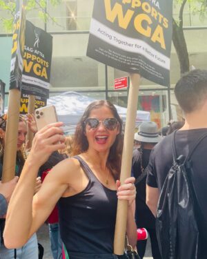 Jill Hennessy Instagram - With friend & filmmaker @holderelizabeth standing with some incredible folks who keep SO MANY of us working by virtue of their formidable artistry…& deserve #fairwages . #supportwriters #wgastrong @wgaeast @wgawest #writersstrike #sagaftramembers