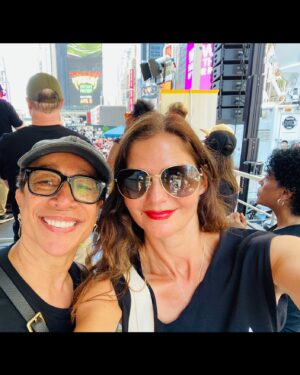 Jill Hennessy Instagram - Power & Grace personified…. @merk2577 & @lizacolonzayas_lcz (far right)… grateful for this @sagaftra family. #sagaftrastrong #unionstrong #timessquarerally
