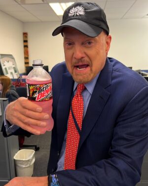 Jim Cramer Instagram - Feeling like I’m back in chemistry class… the whole periodic table packed in 16.9 fl oz!