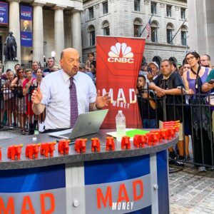 Jim Cramer Instagram - It was so great seeing Cramerica show up on Wall Street yesterday! What do ya think, should we do it again next Tuesday?