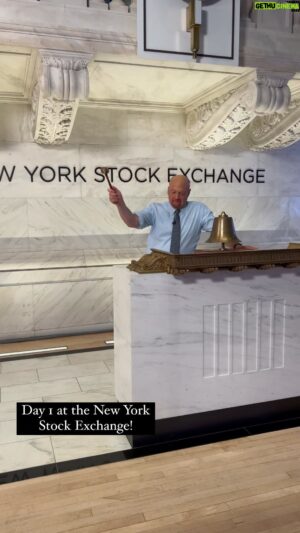 Jim Cramer Instagram - Every night at the top of the show we start by ringing the bell and getting excited for the show ahead… tonight was the first of many from the floor of the @NYSE and I couldn’t be more excited!