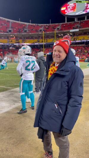 Jim Cramer Instagram - Heads up on the sidelines at all times! 🏈