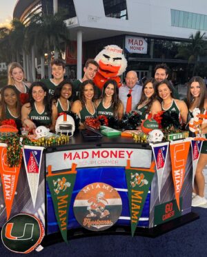 Jim Cramer Instagram - A “Back To School Tour” for the books! Thank you to Miami Herbert Business School and @univmiami for allowing us to bring a little madness to campus. Go Canes! 🧡💚