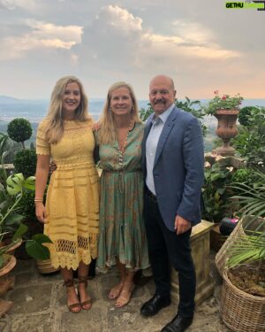 Jim Cramer Instagram - Happy Birthday to an incredible Mother, Wife, Business Owner, and Animal Lover, among many other things. This day is all for you, @lcdetwiler and you deserve the biggest and best celebration! 🎉🥳