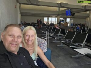 Jim Duggan Instagram - Delayed 50 minutes but the flight from Milwaukee to Charlotte is ready to take OOOOOOOOFF!

Heading home! 👍