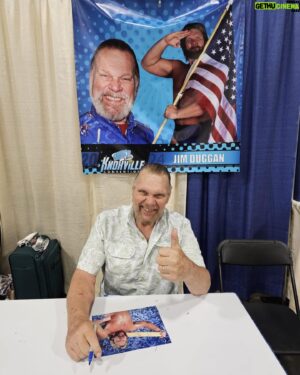 Jim Duggan Instagram - Getting ready for the @fanboy_expo in #Knoxville to open for day 3! 

Come by and say HOOOOOO!!

@duggandebra