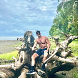 Jim Newman Instagram - Y’all it’s pretty here in Costa Rica!
