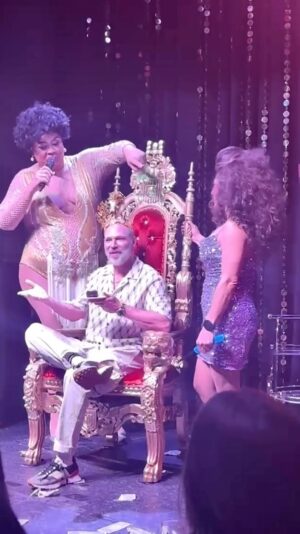 Jim Newman Instagram - How to stay young lol thanks for being both kind and killing it!!! to the queens @lipschicago #😘 #lipschicsho #drag #comedy #dragqueens