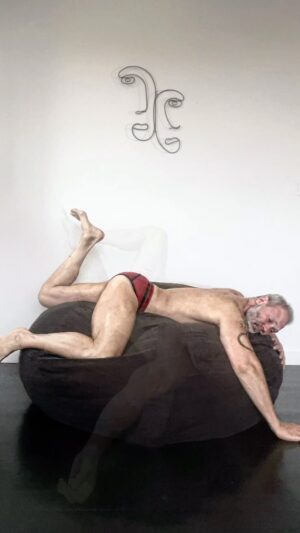 Jim Newman Instagram - Everything is cyclical, so hang in there it’ll come back around! Happy Sunday! #circles #whatgoesaround #round #beanbag #lazyday #nastypig
