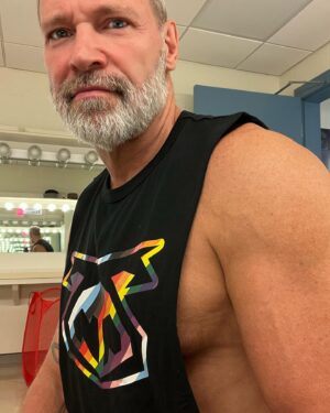 Jim Newman Instagram - Travel Day! Here we come Charlotte! #mammamiatour #nastypig ##travelday