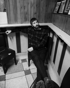 Jim Sturgess Instagram - @foxesmagazine OUT NOW 

Talking about films,  my music project @king_curious_music and superhero’s 

Pics by @wanda_martin