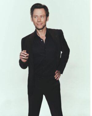 Jimmi Simpson Instagram - Did a little thing for @numero_netherlands … mostly I talked about the depth of my adoration for #Darkmatter, @blakecrouch1 & @jamesroday. New eps of DM Tuesday on @appletv ! ⬛️❤️
stylez: @warrenalfiebaker 
hairz: @barbaraguillaume 
PRdaddy: @jeffreychassen