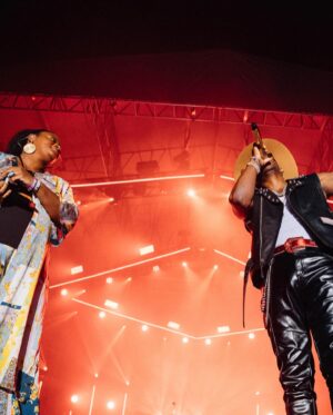 Jimmie Allen Instagram - I got to sing with my little sister Christie Allen for the first time in 20 years  at #BettieJamesFest. I missed singing with her.  We gotta do it more often. Love you sis @laorme2009