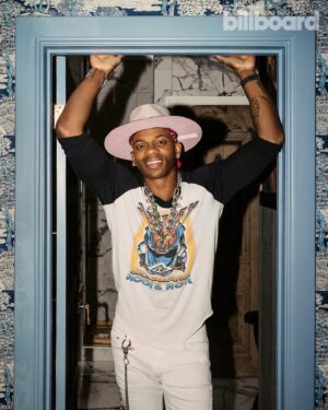 Jimmie Allen Instagram - I remember years ago I told my father I would love to be on the cover of @billboard Magazine. It happened  I wish he was here to see it. 
Thank you taking time with me to write this piece @morningglowmellie Y’all go grab a copy. 🤙🏽

📸 @ericryananderson 
Stylist @luxomatic 
Groomer: @bluartistry