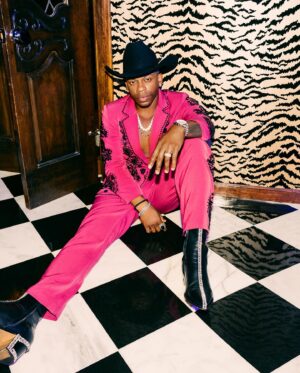 Jimmie Allen Instagram - I remember years ago I told my father I would love to be on the cover of @billboard Magazine. It happened  I wish he was here to see it. 
Thank you taking time with me to write this piece @morningglowmellie Y’all go grab a copy. 🤙🏽

📸 @ericryananderson 
Stylist @luxomatic 
Groomer: @bluartistry