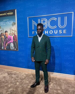 Jimmy Akingbola Instagram - Manifesting Emmys for our show #BelAir 

At the @nbcuniversal FYC House. 

Suit: @garconcouture 
Hair: @groomcity 
Jewelry: @umutoniofficial 
Glasses: @overlookframes 
Watch: @gucci 
Stylist: @inisikpe 
Show: @belairpeacock 

#emmys #fyc #event #belairpeacock #banksfamily #blackexcellence #geoffrey #season2 #vote #lovemyjob

📸: @richpolk