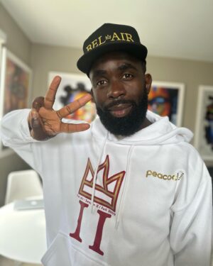 Jimmy Akingbola Instagram - One...Two...THREE! That’s right, we’re back for season 3! The fans like you made this happen and we can’t thank you enough. Keep streaming #BelAirPeacock only on @Peacock 👑

@westbrook @belairpeacock