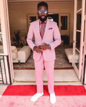 Jimmy Akingbola Instagram - About last Saturday…

#WRDerbySoiree 

The @blackmenswear @woodfordreserve family. 

Photos by: @stephonlatham 

#joy #happiness #gratitude #livelife #throwbacksaturday #doyourthing #pink