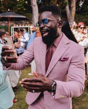Jimmy Akingbola Instagram - About last Saturday…

#WRDerbySoiree 

The @blackmenswear @woodfordreserve family. 

Photos by: @stephonlatham 

#joy #happiness #gratitude #livelife #throwbacksaturday #doyourthing #pink