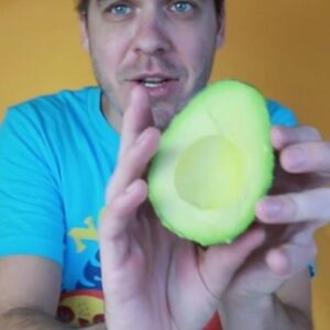 Jimmy Álvarez Instagram - #Lifehack para que te dure más tú aguacate #cocina #pongamosloaprueba
