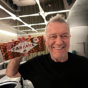 Jimmy Barnes Instagram - Frankston was going off last night. It was great having @rosswilsonofficial jump up for a couple of songs. This is my friend’s Uncle Jack. He is 95 years old and had more energy than me. Oldest punter at my one of my gigs ever, what a guy! Ready for Warragul tonight.